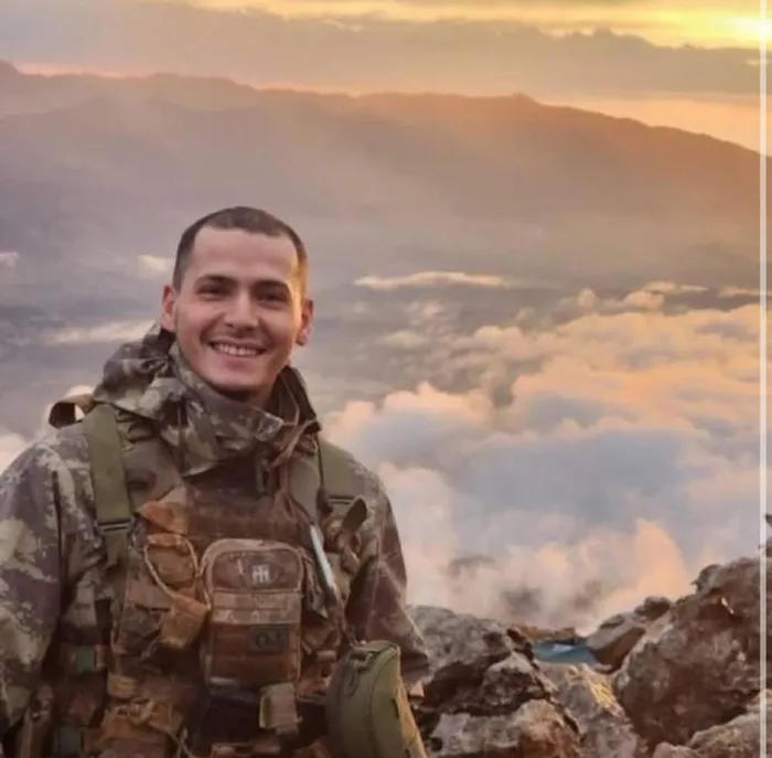 pence-kilit-sehidi-piyade-tegmen-eril-alperen-emirin-duygulandiran-videosu-ortaya-cikti-ben-geliyorum-haberini-1702462503501.jpeg Pençe-Kilit şehidi Piyade Teğmen Eril Alperen Emir'in duygulandıran videosu ortaya çıktı: Ben geliyorum haberiniz olsun-2