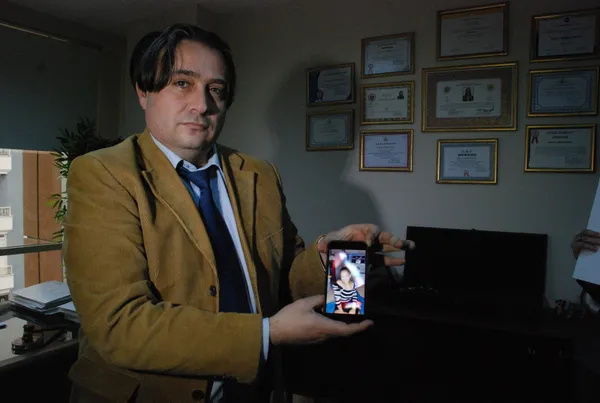saatlerce-tiktokta-zaman-geciren-anne-velayeti-kaptirdi-baba-isyan-etti-boyle-cocuk-mu-yetistirilir-1643790778066.jpg Saatlerce TikTok'ta zaman geçiren anne velayeti kaptırdı! Baba isyan etti: Böyle çocuk mu yetiştirilir?-7