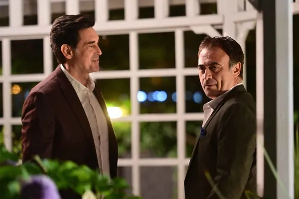 uvey-anne-6-bolumuyle-nefes-kesti-serapin-planlari-bir-bir-isliyor-1690884332970.jpg Üvey Anne 6. bölümüyle nefes kesti: Serap’ın planları bir bir işliyor!-4