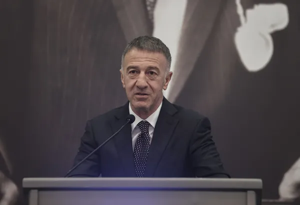 kulupler-birligi-baskani-ahmet-agaoglundan-tffye-cagri-yeni-yabanci-kuralinin-74-olarak-degismesinin-ertelenmesini-istiyoruz-1635863049104.jpg Kulüpler Birliği Başkanı Ahmet Ağaoğlu'ndan TFF'ye çağrı: Yeni yabancı kuralının 7+4 olarak değişmesinin ertelenmesini istiyoruz-4