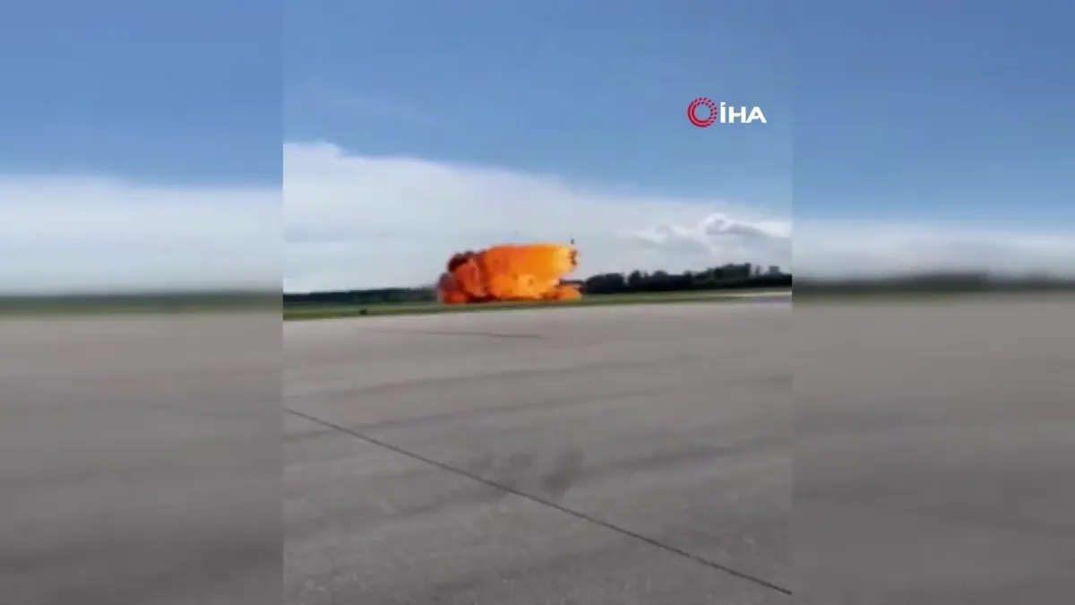 Polonya'da savaş uçağı piste çakıldı! Taarruz uçağının düşme anı kamerada!