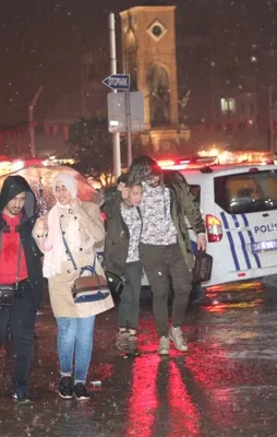Sağanak yağış İstanbullulara zor anlar yaşattı