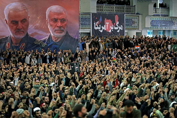 8 yıl sonra ilk kez Cuma namazı kıldıran Hamaney'den Trump'a çok sert sözler: Soytarı-2