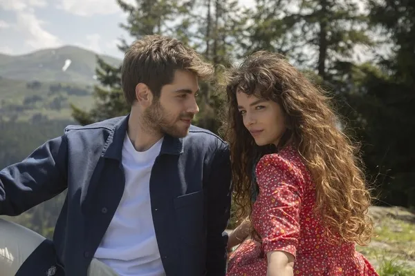 atvden-bir-bomba-dizi-daha-vermem-seni-ellerenin-ilk-tanitimi-yayinlandi-1685384684476.jpg ATV’den bir bomba dizi daha! Vermem Seni Ellere’nin ilk tanıtımı yayınlandı!-2