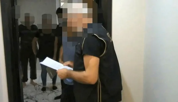 sanliurfada-feto-operasyonu-4u-kamu-calisani-olmak-uzere-8-supheli-gozaltina-alindi-1631619592825.jpg Şanlıurfa'da FETÖ operasyonu! 4'ü kamu çalışanı olmak üzere 8 şüpheli gözaltına alındı-1