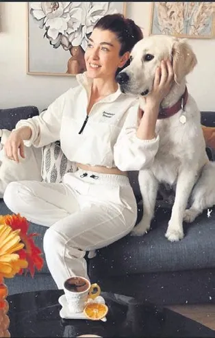 Aslıhan Güner Kılıç sevimli köpeğiyle poz verdi