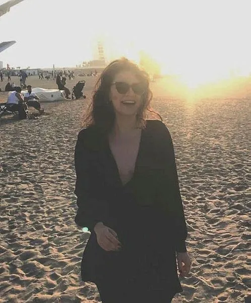 besiktasta-sir-dolu-olay-yoruldum-notu-birakan-genc-kadin-luks-rezidansin-23-katindan-atladi-1644961396662.jpeg Beşiktaş’ta sır dolu olay: "Yoruldum" notu bırakan genç kadın lüks rezidansın 23. katından atladı-2