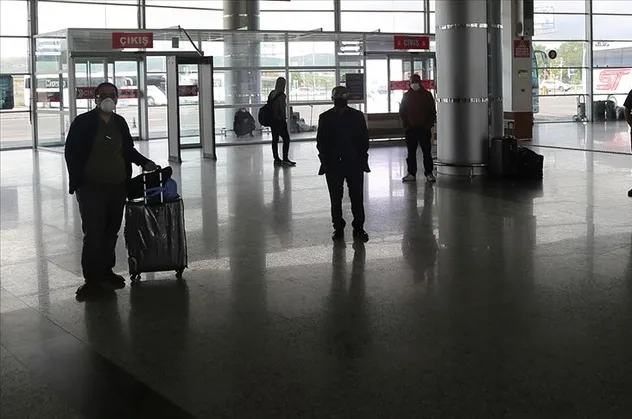 Rezervasyon yaptırmadan önce yeni kurallara dikkat! Hangi şartta paralar iade olacak? Hangi ülkeye seyahat serbest?