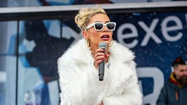 İrem Derici dolgu kabusu yaşıyor! Çene ve yanağındaki dolguları davul gibi şişti-5