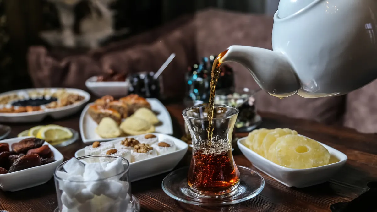 Bayramda kalp ve mideyi koruyan altın ölçü kuralı: Normal beslenmeye geçiş nasıl olmalı?