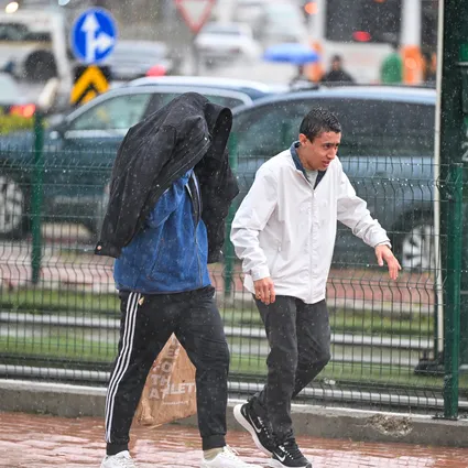 Meteoroloji’den kuvvetli yağış uyarısı: İstanbul da listede! 5 gün boyunca sürecek