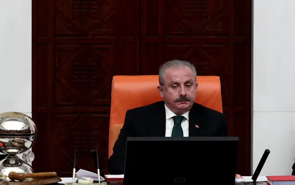 son-dakika-chp-lideri-kilicdaroglunun-skandal-gazi-meclis-aciklamasi-tbmm-baskani-sentop-buyuk-bir-saygisizlik-1670319540868.jpg Son dakika: CHP lideri Kılıçdaroğlu'nun skandal "Gazi Meclis" açıklaması! TBMM Başkanı Şentop: Büyük bir saygısızlık-6