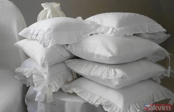 Sosyal Medya Platformlarında Yeniden Popülerlik Kazanan Bir "Temizlik" Trendine Göre, Yastık Kılıfının Arasına Birkaç Diş Ezilmiş Sarımsak Koymak Yastığı Hem...