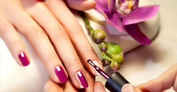 Saç boyatmak orucu bozar mı? Cilt bakımı orucu bozar mı? Oruçluyken oje sürmek orucu bozar mı? Diyanet açıklaması...