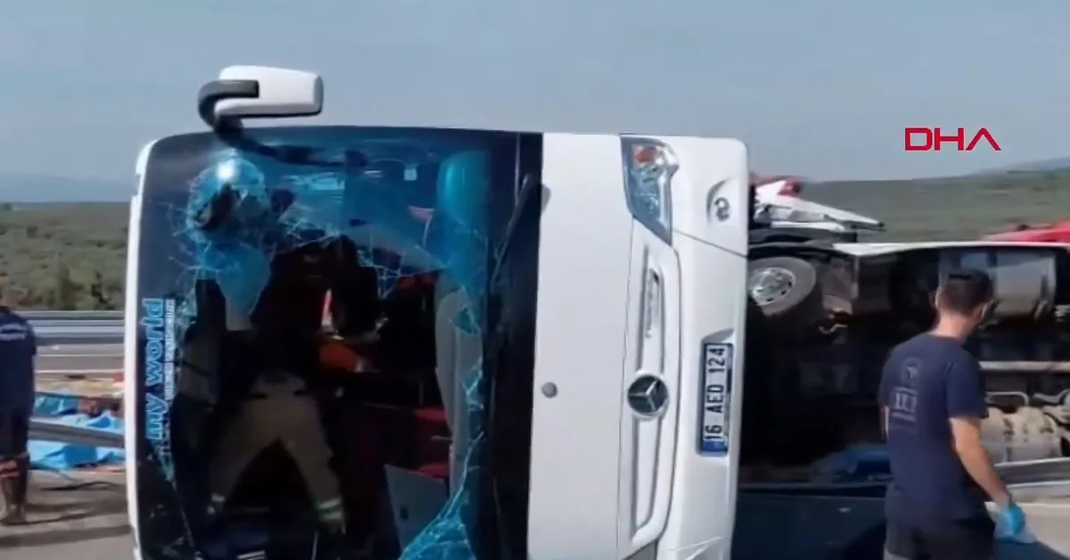 manisanin-akhisar-ilcesinde-tur-otobusu-ile-cekici-kazasi-11-olu-27-yarali-1791712237580.jpg Manisa'nın Akhisar ilçesinde tur otobüsü ile TIR kamyonu kazası-8