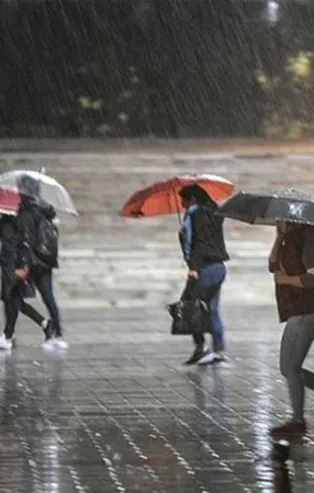 Son dakika: İstanbul'da sağanak yağış etkili oldu