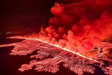 İzlanda’da yanardağ patlaması