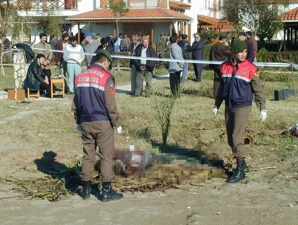 son-dakika-19-yillik-sir-cinayet-cozuldu-kirik-cam-parcasindaki-parmak-izi-ve-kimlik-karti-1638856871487.jpg SON DAKİKA: 19 yıllık sır cinayet çözüldü! Kırık cam parçasındaki parmak izi ve kimlik kartı...-4