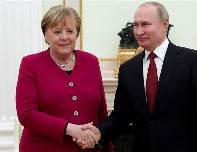 Putin ve Merkel’den kritik temas