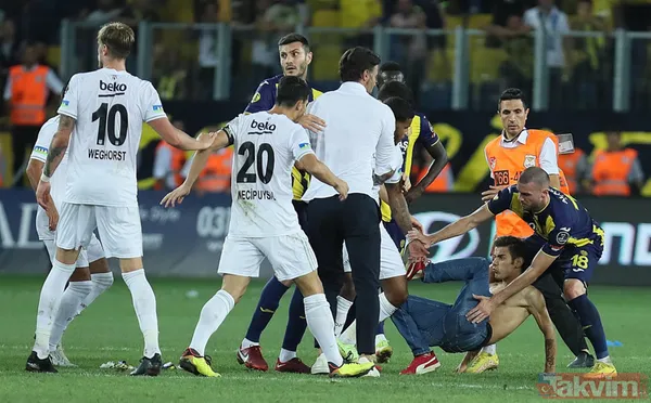 Ankara'da saha karıştı! Tribünden inen taraftar Beşiktaşlı Salih Uçan'ı tekmeledi, Josef kırmızı kart gördü - 20