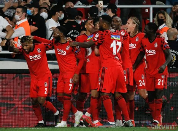 Ziraat Türkiye Kupası'nı kazanan Beşiktaş kupayı kaldırdı! İşte kutlamalardan kareler... - 6