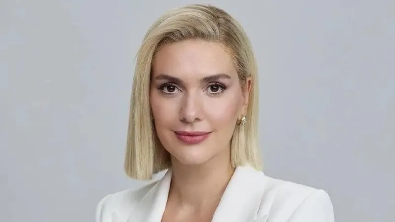 berguzar-korel-ve-mehmet-gunsur-ayni-dizide-bomba-gercek-hayat-hikayesi-geliyor-1722785713910.jpeg Bomba gerçek hayat hikayesi geliyor! Bergüzar Korel ve Mehmet Günsür aynı dizide!-2