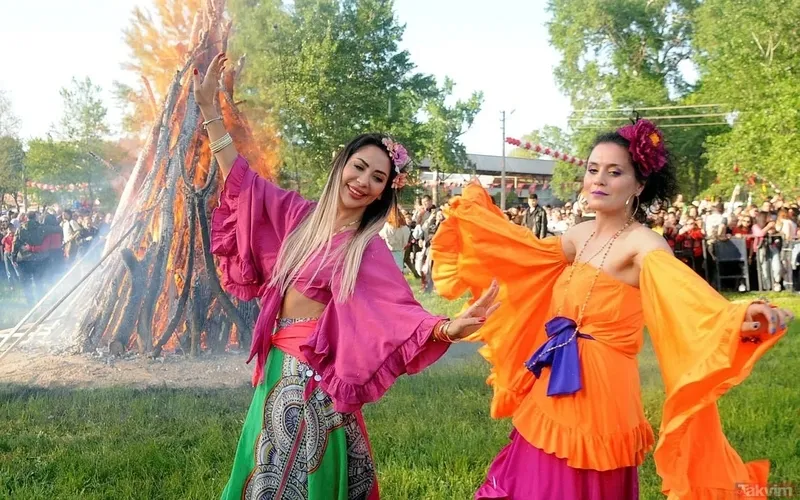 hidirellez-elma-kabugu-ritueli-nedir-ne-zaman-yapilir-2024-hidirellez-gul-agaci-ritueli-nasil-yapilir-asilan-d-1714896152538.jpeg Hıdırellez gül ağacı ritüeli nasıl yapılır, asılan dilek ne zaman alınır? Hıdırellez elma kabuğu ritüeli nedir, ne zaman yapılır 2024? Saat kaçta dua edilir?-7