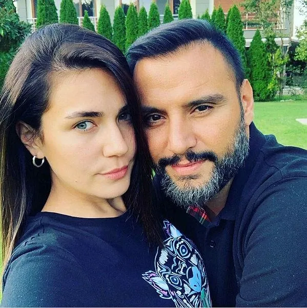 hande-ercel-ve-hadise-yine-karsi-karsiya-geldi-sosyal-medya-erceli-tercih-etti-1636832637129.jpeg Hande Erçel ve Hadise yine karşı karşıya geldi! Sosyal medya Erçel'i tercih etti-5