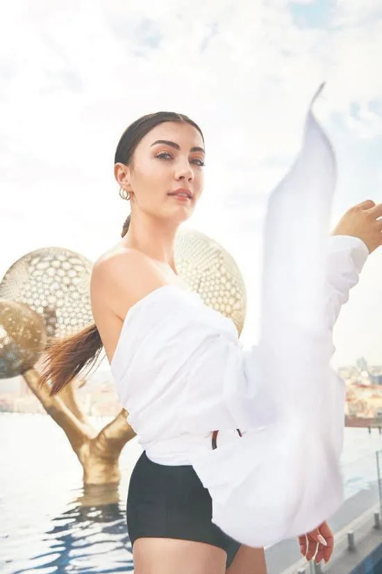 dilan-cicek-deniz-ve-sevgilisi-thor-saevarsson-sosyal-medyayi-salladi-yabanci-damadin-yorumu-herkesi-hayran-bi-1652643885553.jpeg Dilan Çiçek Deniz ve sevgilisi Thor Saevarsson sosyal medyayı salladı! Yabancı damadın yorumu herkesi hayran bıraktı-6