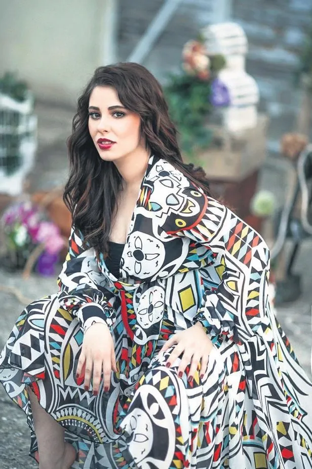 https www takvim com tr saklambac 2020 08 30 ferdi tayfurun kizi tugce tayfur evli tolga bayar ile yasak ask yasamaya basladi