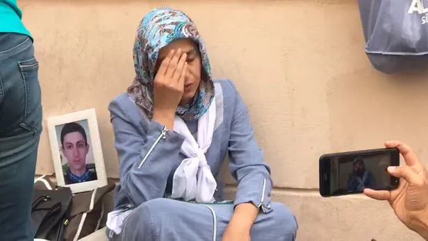 HDP'lilerden 'evlat nöbeti'ndeki Ayşegül Biçer'e skandal sözler! Acılı anne fenalık geçirdi-3