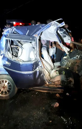 İzmir'de mucizevi kurtuluş! Bu araçtan sağ çıktı...