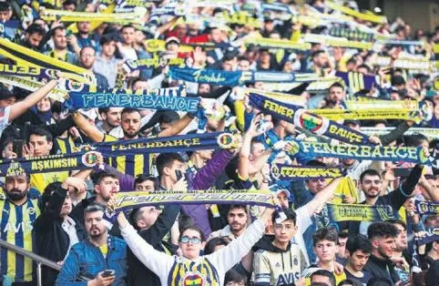 mostafa-mohamedin-yerine-forvet-arayislarini-surduren-galatasaray-kadewere-gundemine-aldi-1658614455273.jpeg Mostafa Mohamed’in yerine forvet arayışlarını sürdüren Galatasaray Kadewere gündemine aldı-9