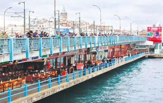 Galata’dan atladı