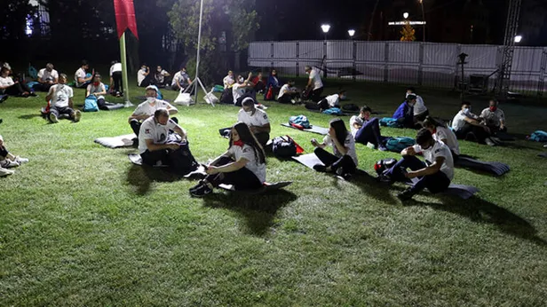 TBMM'de 'demokrasi nöbeti' başladı! 81 ilden geldiler-1