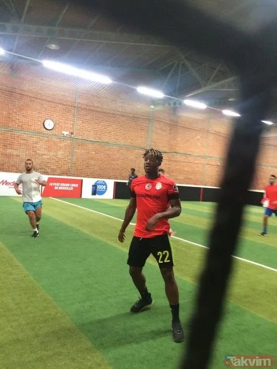 Beşiktaş'ın yıldız ismi Galatasaray formasını böyle giydi! Görenler dönüp tekrar tekrar baktı - 8