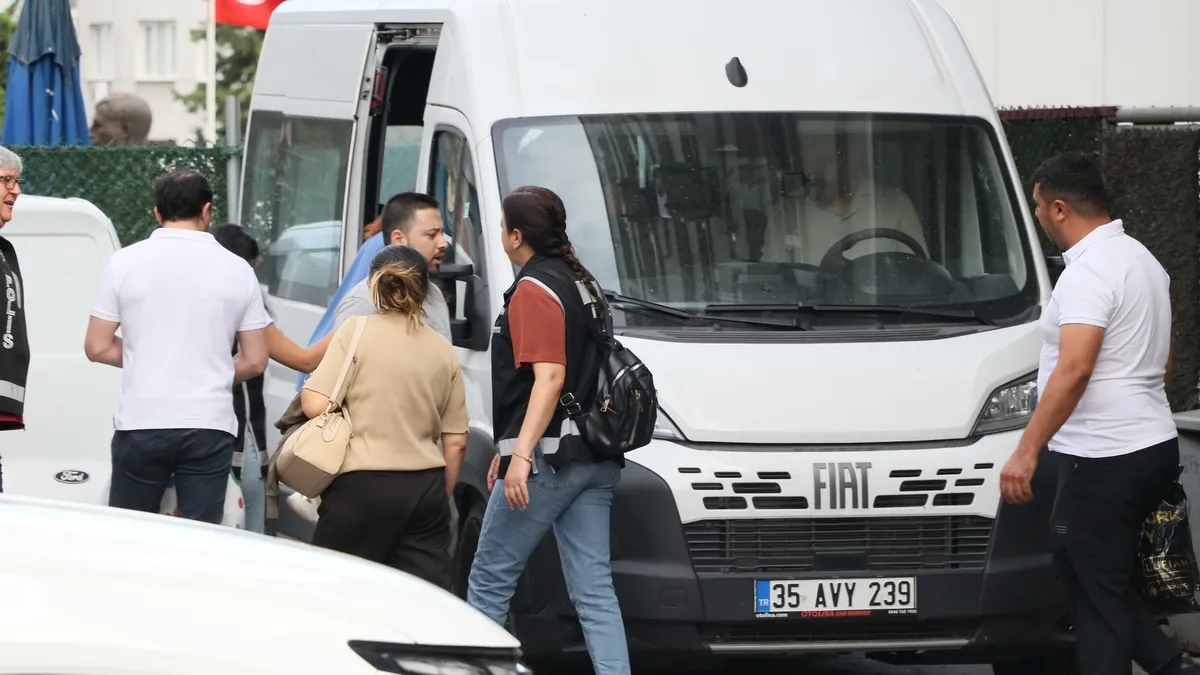 Seferihisar Belediyesi'ndeki imar ve rüşvet operasyonunda 5 kişi tutuklandı