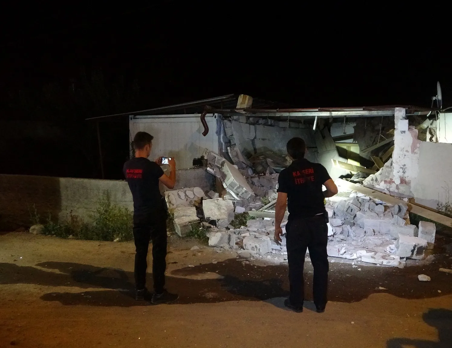 Mutfak tüpü bomba gibi patladı: 2 yaralı