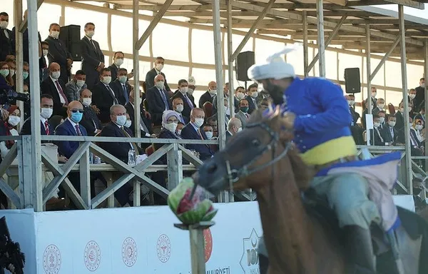 Başkan Recep Tayyip Erdoğan ve Devlet Bahçeli temsili Malazgirt Zaferi'ni izledi-2