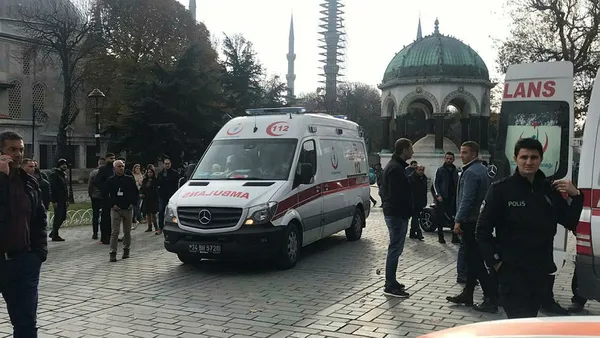 son-dakika-sultanahmet-meydaninda-silahli-kavga-yaralilar-var-1576236953992.jpg Son dakika: Sultanahmet Meydanı'nda silahlı kavga! Yaralılar var-1