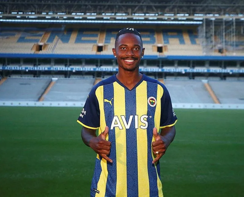 Lincoln’de 4 yıllık imza