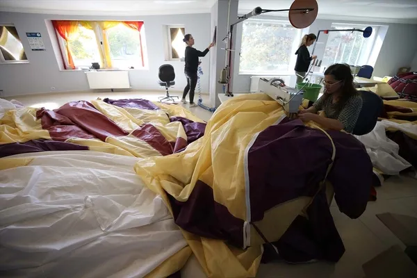 tanesi-100-bin-euro-kapadokyada-sicak-hava-balonu-yapan-firmalar-yuzde-100-yerli-kumas-icin-kollari-sivadi-1634896808832.jpg Tanesi 100 bin euro! Kapadokya'da sıcak hava balonu yapan firmalar yüzde 100 yerli kumaş için kolları sıvadı-5