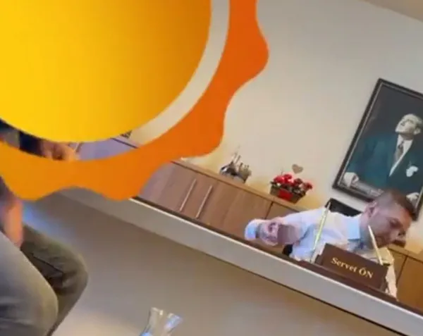 chpli-belediyelerde-rusvet-carki-atasehir-belediyesi-ruhsat-muduru-servet-on-rusvet-alirken-goruntulendi-1668001566304.jpg CHP’li belediyelerde rüşvet çarkı! Ataşehir Belediyesi Ruhsat Müdürü Servet Ön rüşvet alırken görüntülendi-2