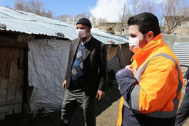 icisleri-bakani-soylu-oglu-pkkli-teroristler-tarafindan-kacirilan-salih-gokce-ile-gorustu-1588536273738.jpeg İçişleri Bakanı Soylu oğlu PKK'lı teröristler tarafından kaçırılan Salih Gökçe ile görüştü-1