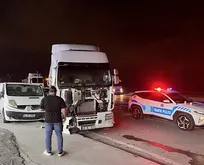 Sultangazi’de TIR dehşeti: 4 araca çarparak durabildi! Yaralı var