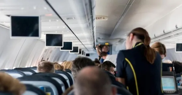 ucakta-igrenc-taciz-bankaci-yolcu-hostesin-etek-alti-goruntulerini-cekerken-yakalandi-sozleri-pes-dedirtti-1646113971218.jpg Uçakta iğrenç taciz! Bankacı yolcu hostesin etek altı görüntülerini çekerken yakalandı! Sözleri pes dedirtti-5