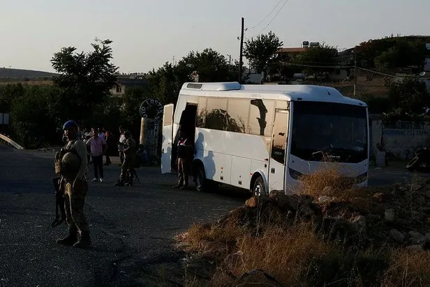 Şanlıurfa'da jandarmaları taşıyan otobüsle TIR çarpıştı! Şehit ve yaralılar var-3
