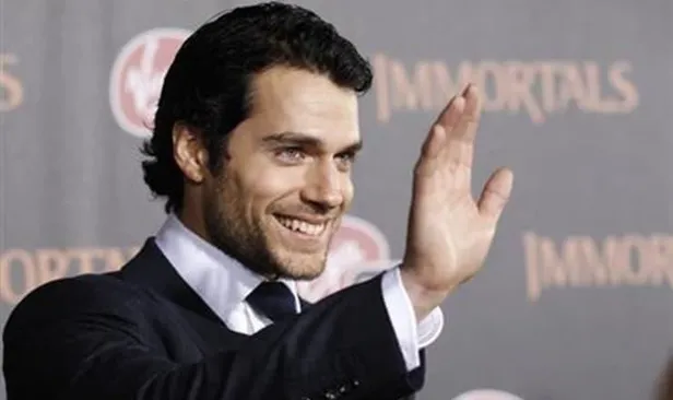 Dünyaca ünlü aktör Henry Cavill kalpleri fethetti! Deprem bölgesine büyük yardım