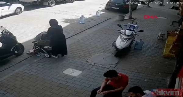 Dalgın anne bebek arabasındaki çocuğunu düşürdü üzerinden geçti - 4