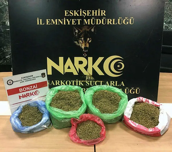 eskisehirde-uyusturucu-operasyonu-6-kisi-tutuklandi-1610978330908.jpg